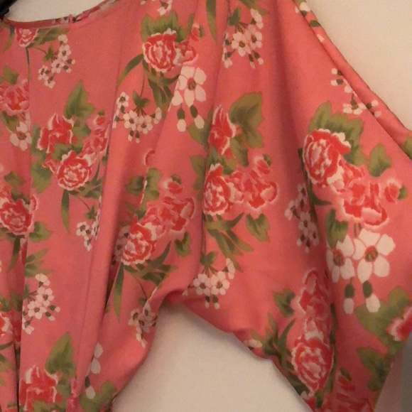 Forever 21 contemporary floral kimono style top - Picture 2 of 5